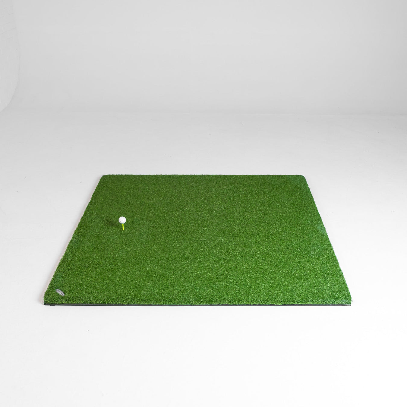 Golf simulator hitting mat